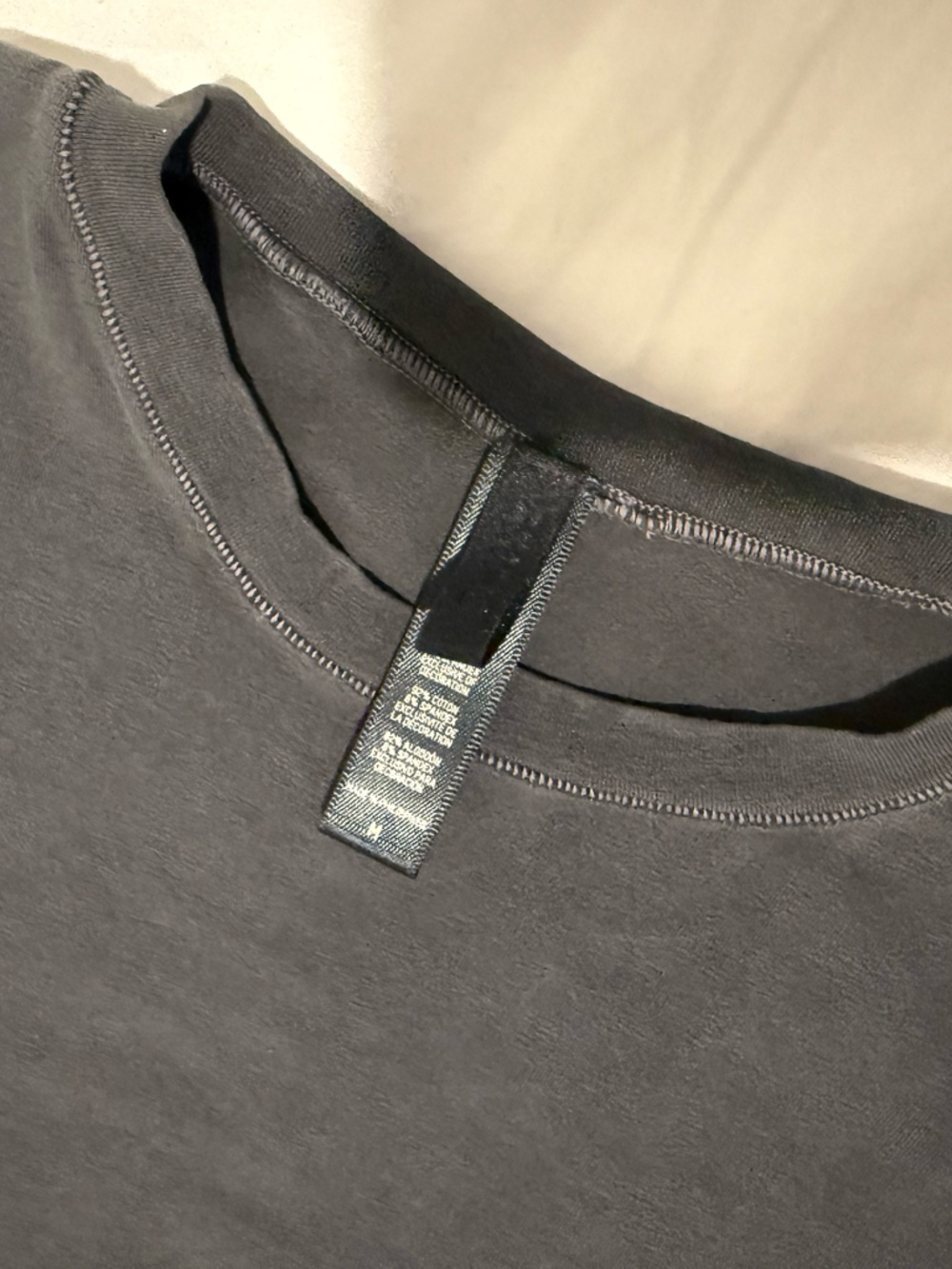 SKIMS Grey Cropped Short Sleeve Tee Outdoor Collection - Picture 2 of 3
